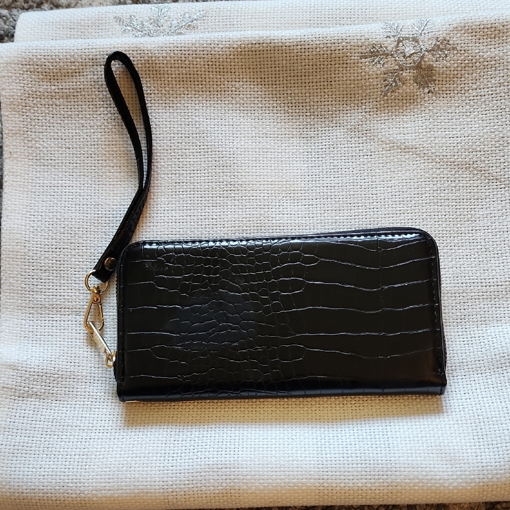 Black Croc Embossed Wristlet Wallet. - Picture 1 of 9